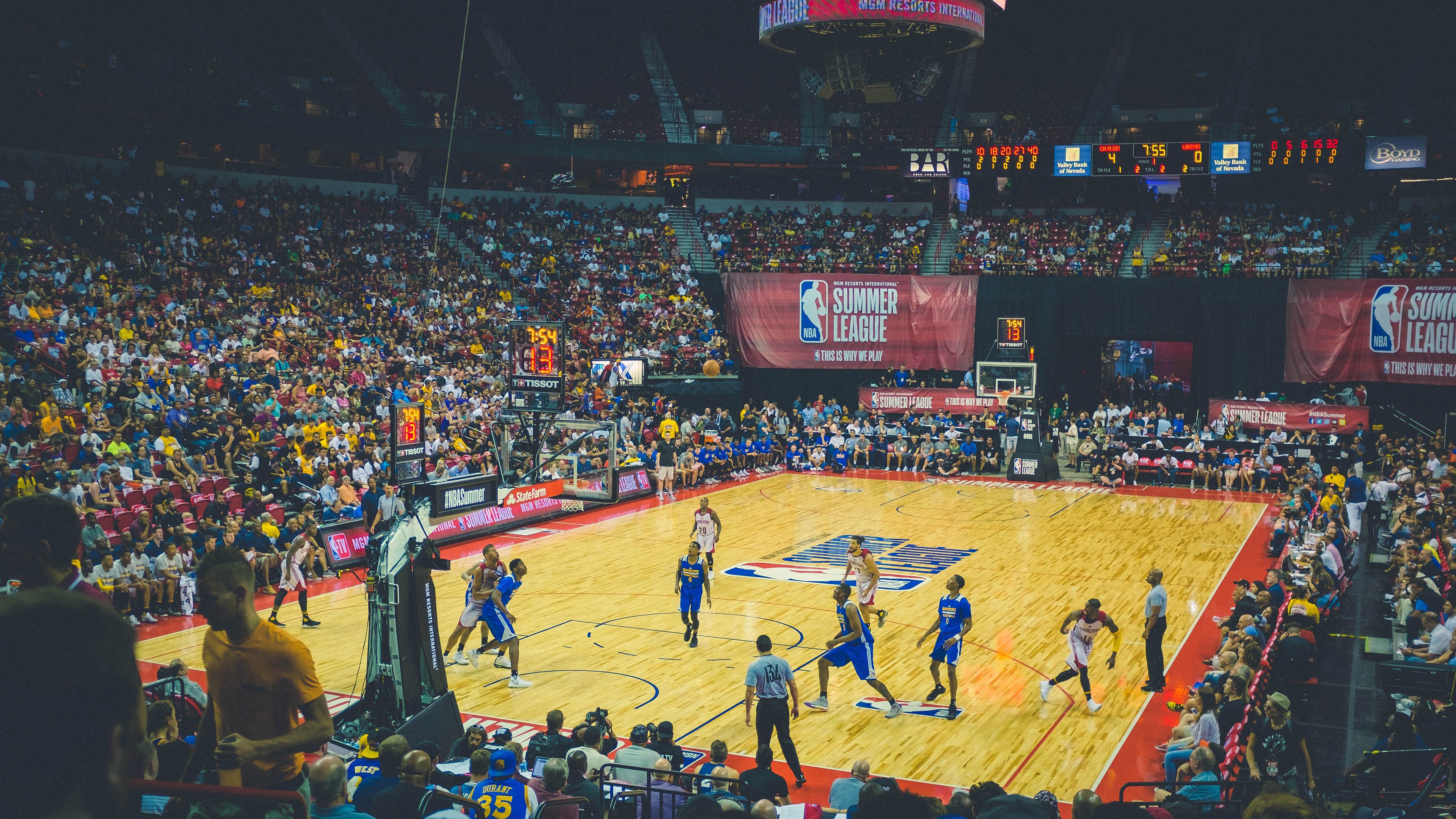 锡安贡献制胜表现，湖人战术压制深圳队，当个人天赋遭遇体系铁壁