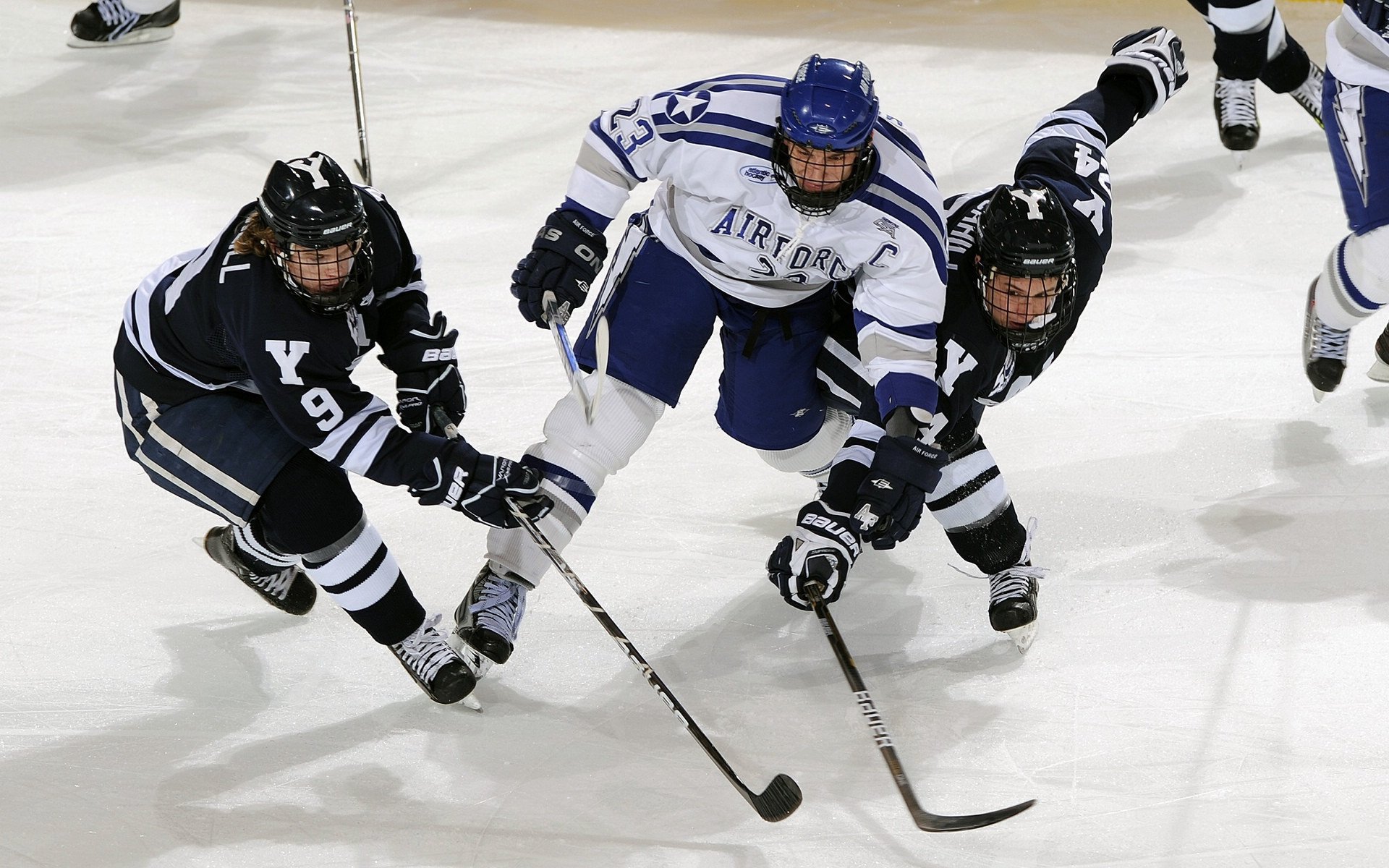 国王掀翻深圳队，贝恩在F1新赛季揭幕战接管比赛，跨界竞技场上的绝对统治力
